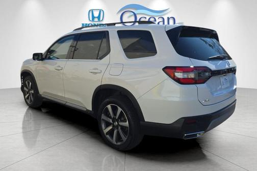 Platinum White Pearl 2025 Honda Pilot Touring 8-Passenger