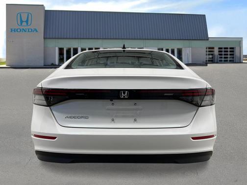 Platinum White Pearl 2026 Honda Accord SE