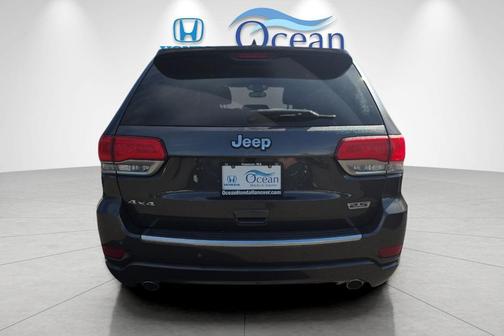 Granite Crystal Metallic Clearcoat 2018 Jeep Grand Cherokee Sterling Edition