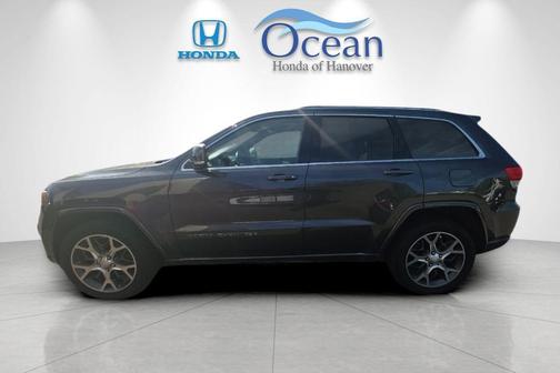 Granite Crystal Metallic Clearcoat 2018 Jeep Grand Cherokee Sterling Edition