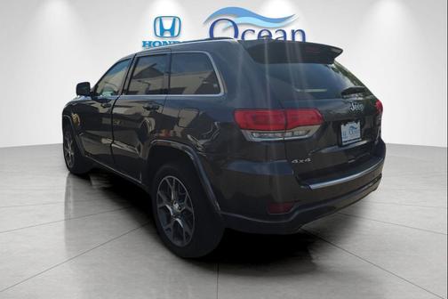 Granite Crystal Metallic Clearcoat 2018 Jeep Grand Cherokee Sterling Edition