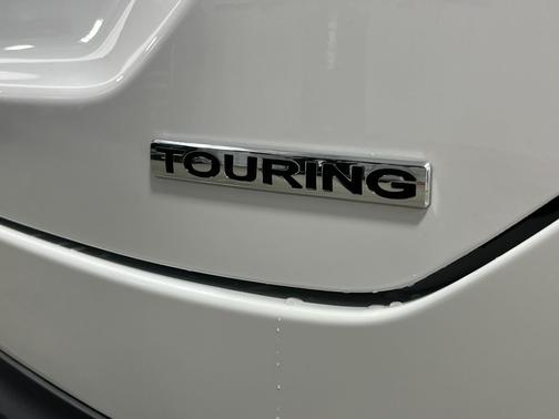 Platinum White Pearl 2026 Honda Pilot Touring 8-Passenger