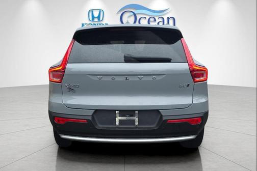 2024 Volvo XC40 B5 Ultimate Bright Theme
