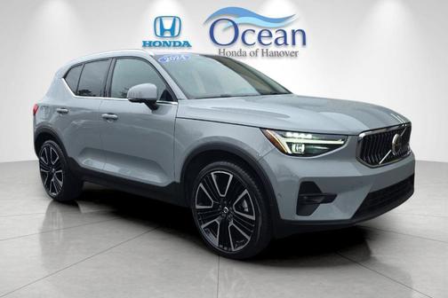2024 Volvo XC40 B5 Ultimate Bright Theme