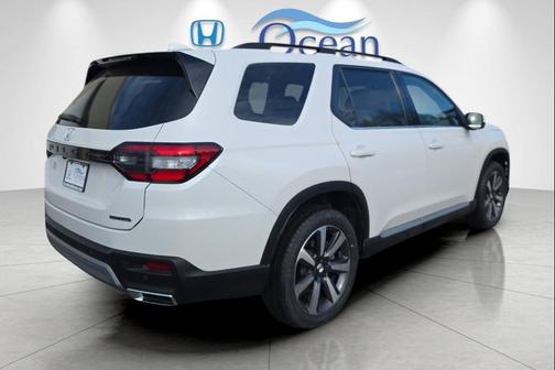 2023 Honda Pilot Touring 8-Passenger