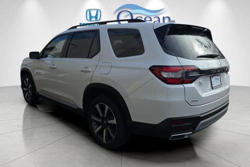 2023 Honda Pilot Touring 8-Passenger