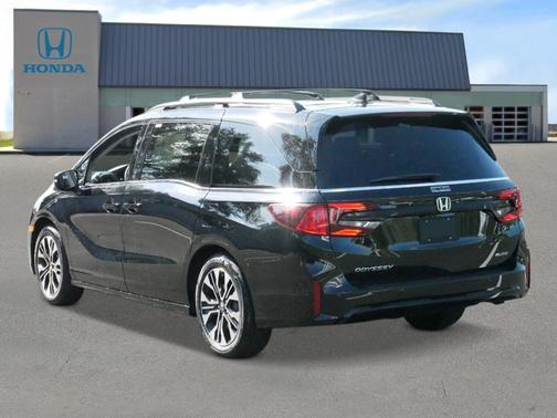 Crystal Black Pearl 2026 Honda Odyssey Elite