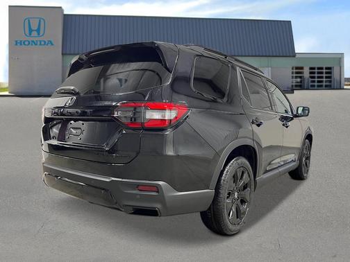 Crystal Black Pearl 2026 Honda Pilot Black Edition