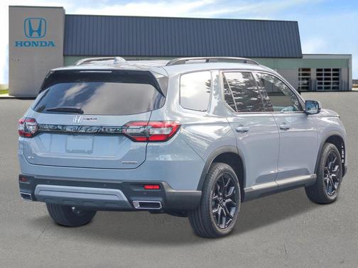 2025 Honda Pilot Touring 8-Passenger