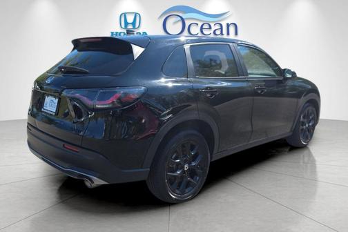 Crystal Black Pearl 2024 Honda HR-V Sport