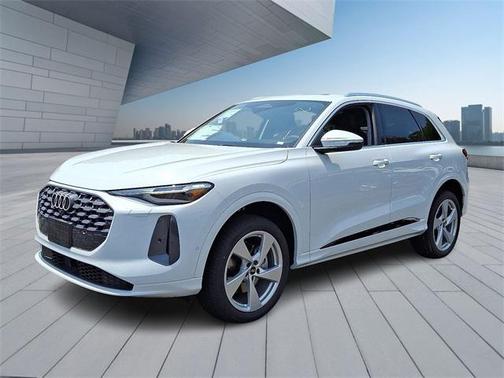 2025 Audi Q5 Premium Plus