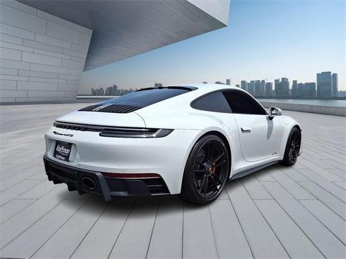 2022 Porsche 911 Carrera 4 GTS