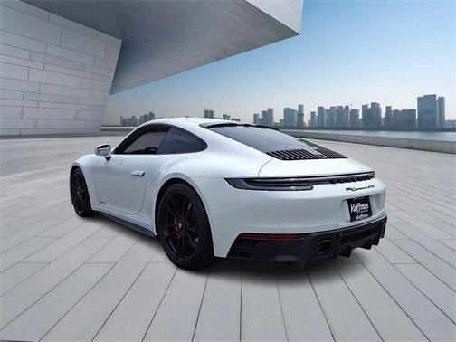 2022 Porsche 911 Carrera 4 GTS
