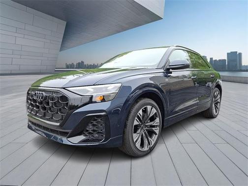 2025 Audi Q8 55 Premium Plus
