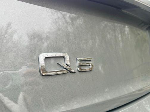 Chronos Gray Metallic 2023 Audi Q5 45 S line Premium