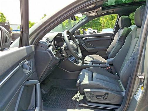 2025 Audi Q3 Premium 45 TFSI S line quattro Tiptronic