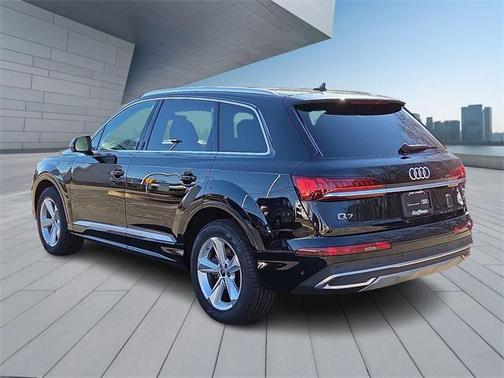 2022 Audi Q7 45 Premium