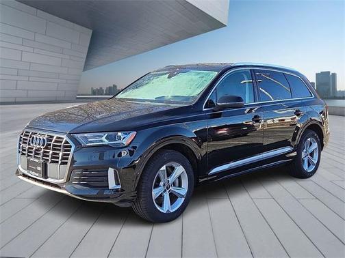 2022 Audi Q7 45 Premium