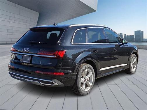 2022 Audi Q7 45 Premium