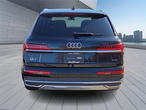 2022 Audi Q7 45 Premium