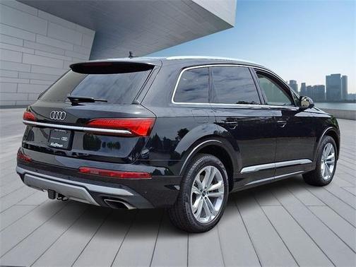 2025 Audi Q7 45 Premium Plus