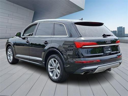 2025 Audi Q7 45 Premium Plus