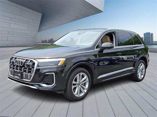 2025 Audi Q7 45 Premium Plus