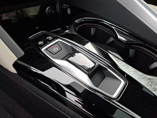 2025 Audi Q5 Premium TFSI quattro S tronic