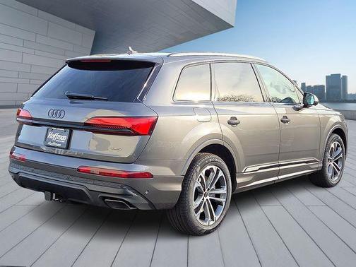 2026 Audi Q7 45 Premium