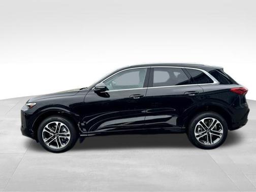 Mythos Black Metallic 2026 Audi Q5 Premium TFSI quattro S tronic