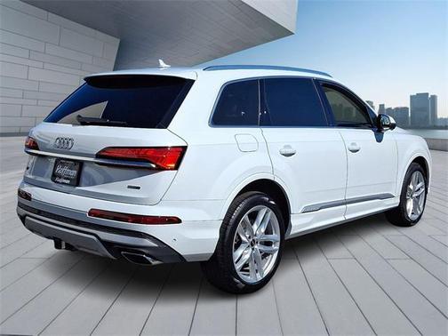 2025 Audi Q7 55 Premium Plus