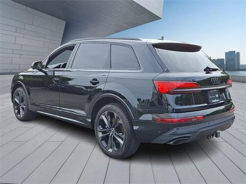 2025 Audi Q7 55 Premium Plus