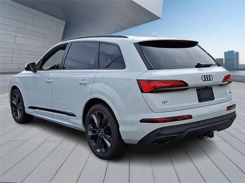 2025 Audi Q7 55 Premium Plus