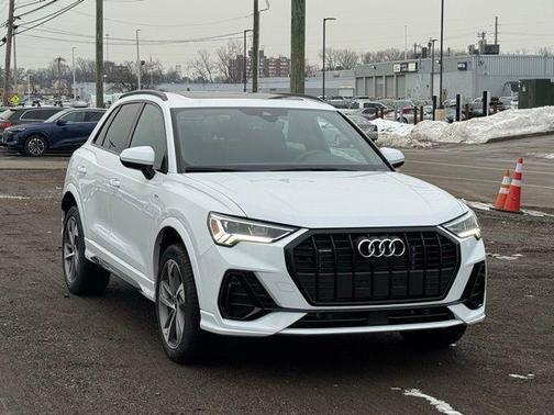2025 Audi Q3 Premium 45 TFSI S line quattro Tiptronic