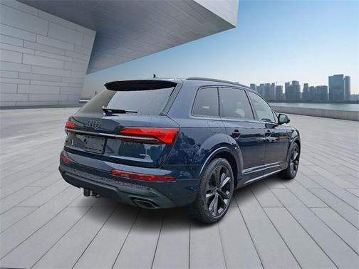 2025 Audi Q7 55 Premium Plus