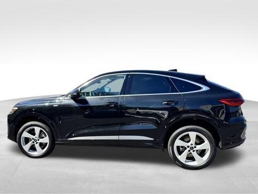Mythos Black Metallic 2026 Audi Q5 Sportback Premium Plus TFSI quattro S tronic