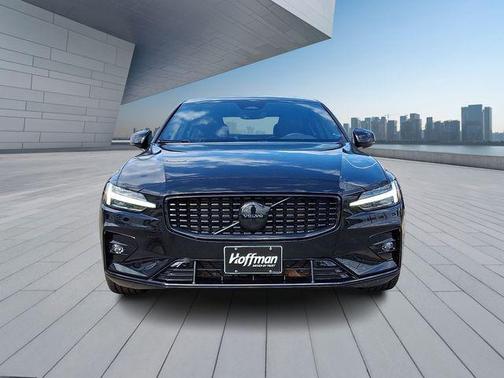 2023 Volvo S60 B5 Plus Black Edition