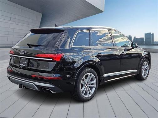 2025 Audi Q7 55 Premium Plus