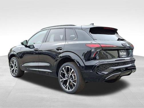 Mythos Black Metallic 2026 Audi Q3 S line