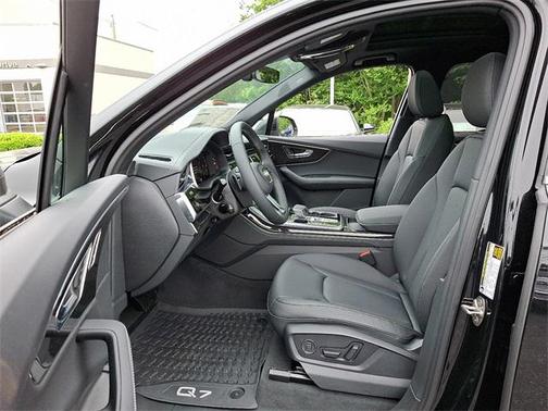2025 Audi Q7 55 Premium Plus