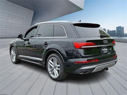 2025 Audi Q7 55 Premium Plus