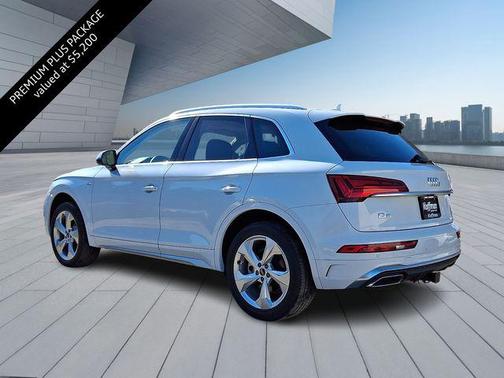 Glacier White Metallic 2023 Audi Q5 45 S line Premium Plus
