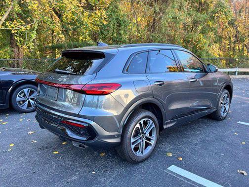 Daytona Gray Pearl 2026 Audi Q5 Premium TFSI quattro S tronic
