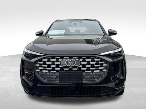 Mythos Black Metallic 2026 Audi Q5 Premium Plus TFSI quattro S tronic