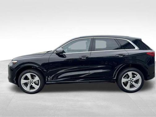 Mythos Black Metallic 2026 Audi Q5 Premium Plus TFSI quattro S tronic