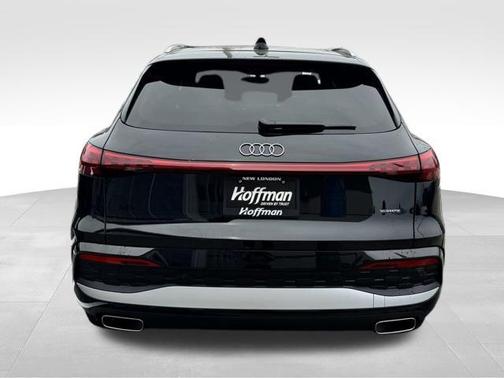 Mythos Black Metallic 2026 Audi Q5 Premium Plus TFSI quattro S tronic