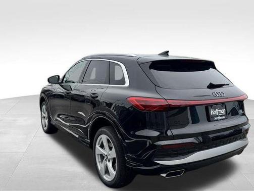 Mythos Black Metallic 2026 Audi Q5 Premium Plus TFSI quattro S tronic