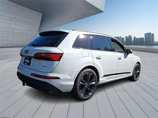 2025 Audi Q7 55 Premium Plus
