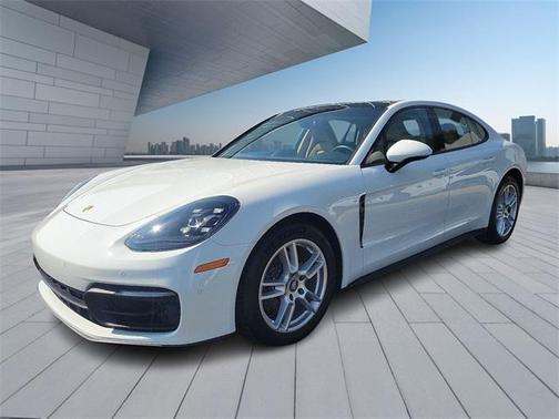2023 Porsche Panamera 4
