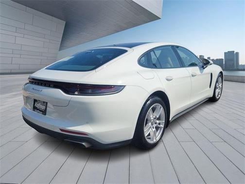 2023 Porsche Panamera 4